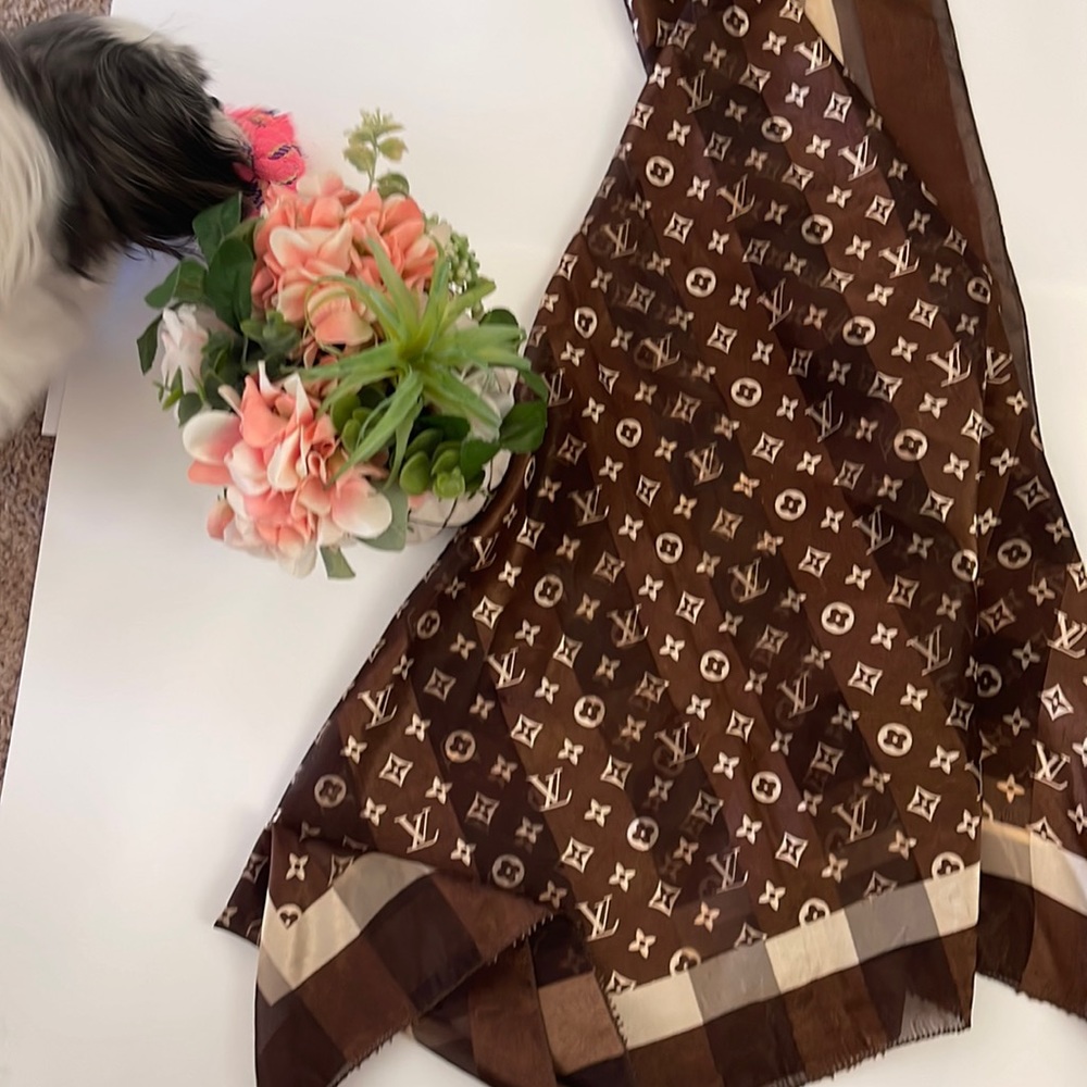 37”x39” scarf.